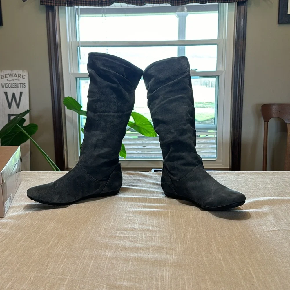 Solanz Women’s  Shelby grey suede knee boots. Size 8 M - Picture 3 of 7